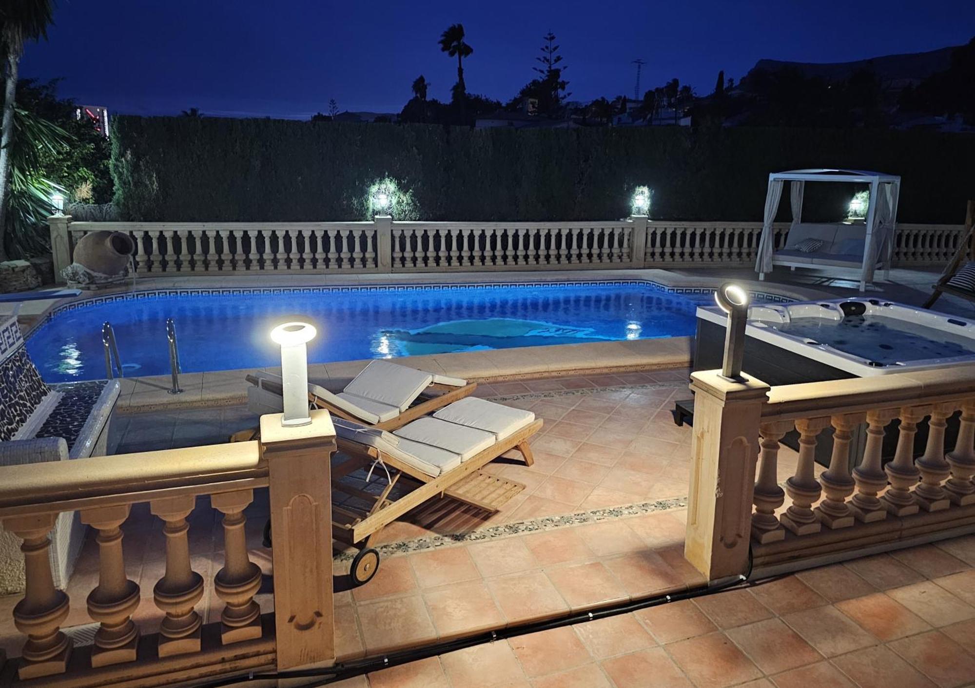 Luxury Villa - Pool, Hot Tub, Aircon, Tvs, Home Cinema, Office, Gbit Internet, Sports Equipment 卡尔佩 外观 照片