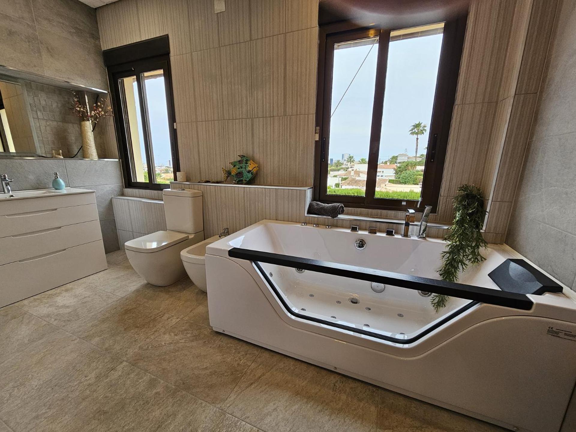 Luxury Villa - Pool, Hot Tub, Aircon, Tvs, Home Cinema, Office, Gbit Internet, Sports Equipment 卡尔佩 外观 照片