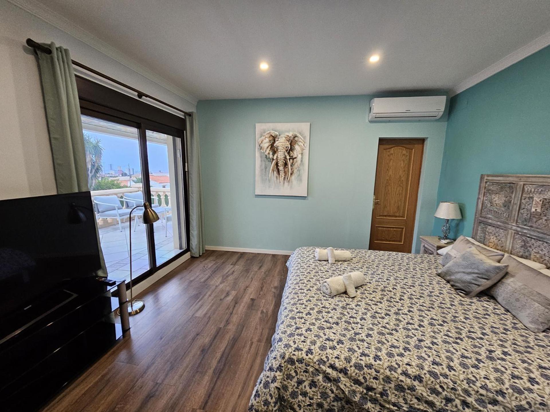 Luxury Villa - Pool, Hot Tub, Aircon, Tvs, Home Cinema, Office, Gbit Internet, Sports Equipment 卡尔佩 外观 照片