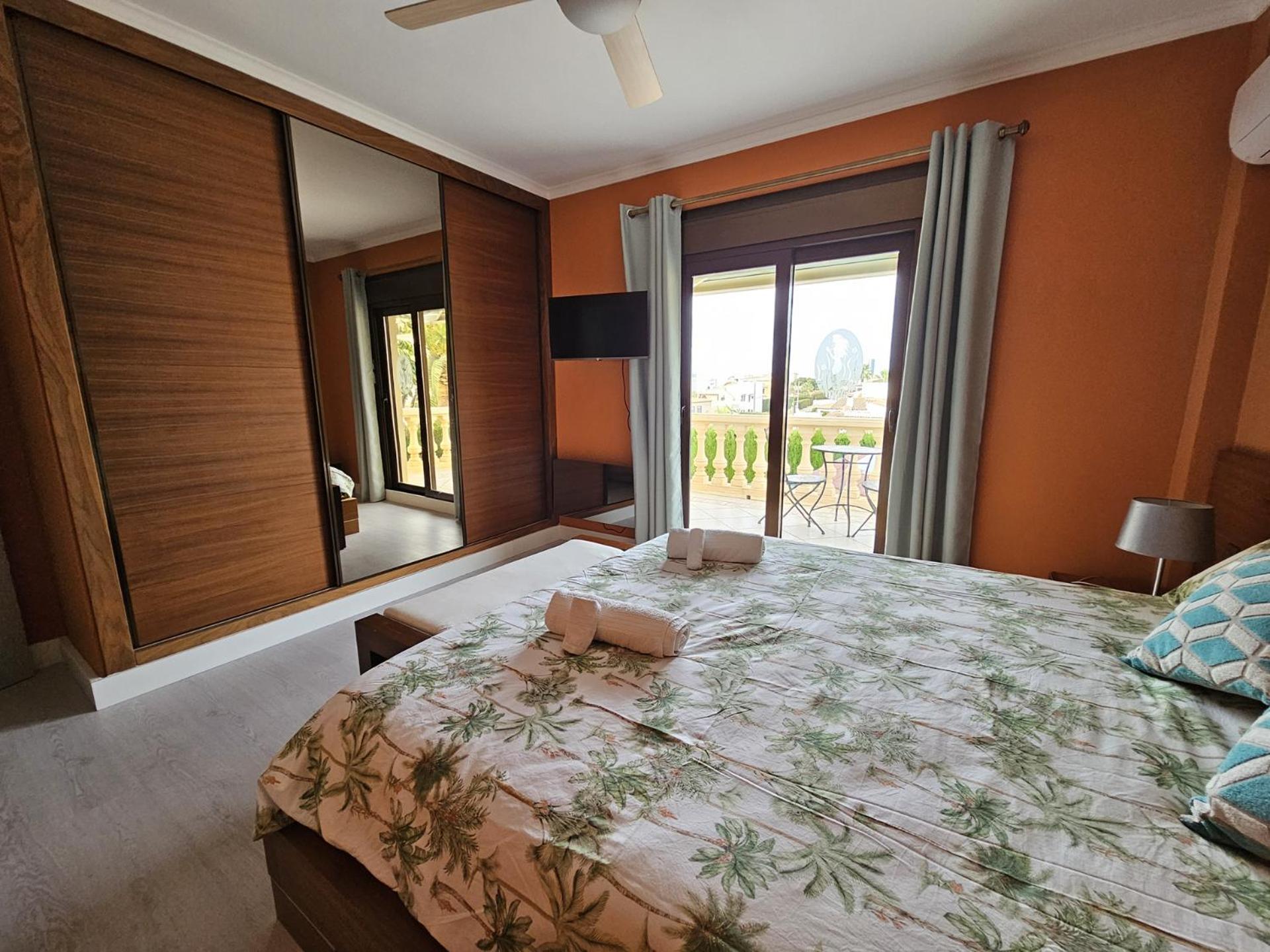 Luxury Villa - Pool, Hot Tub, Aircon, Tvs, Home Cinema, Office, Gbit Internet, Sports Equipment 卡尔佩 外观 照片